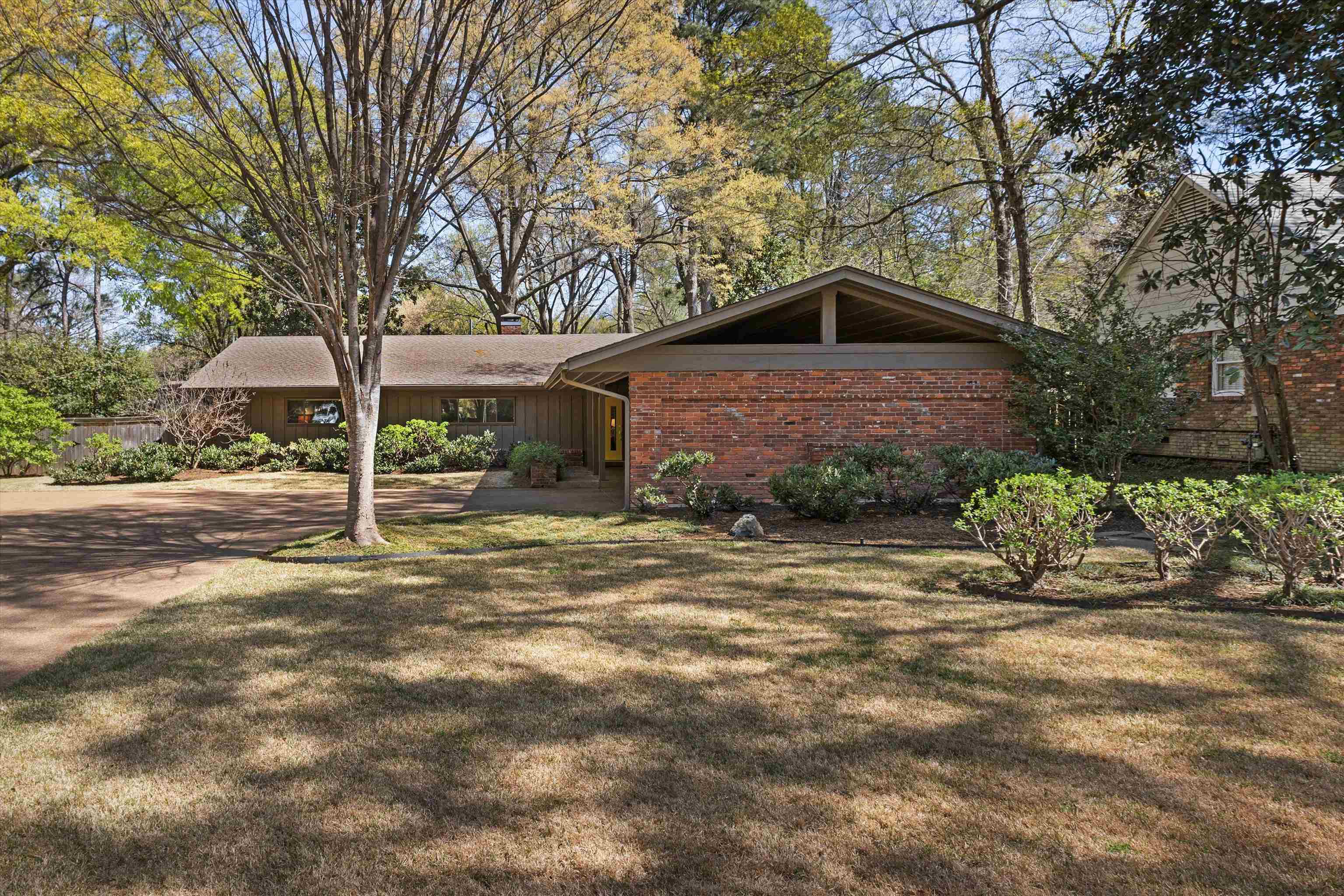 140 South Grove Park Road Memphis, TN 38117 - Photo 3 of 40 View of front facade with a front yard, brick siding, board and batten siding, and driveway