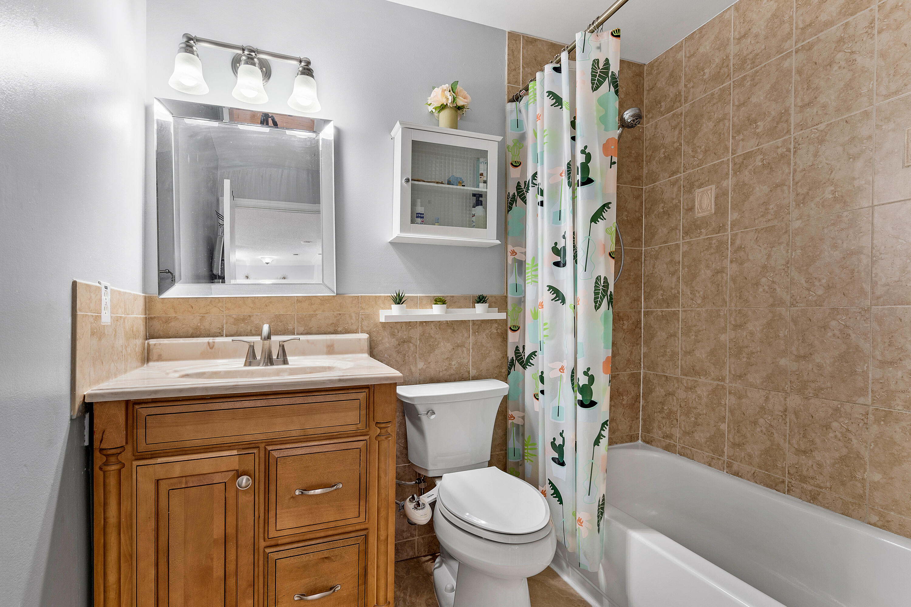 6583 Spring Garden Run Lake Worth, FL 33463 - Photo 21 of 29 2nd Bathroom
