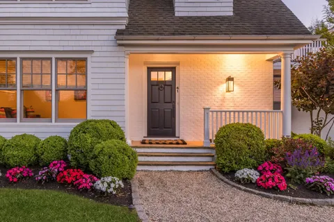 $3,750,000 | 61 Dayton Lane, East Hampton, NY 11937