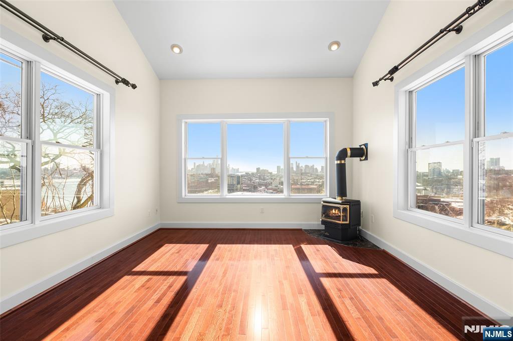 350 Mountain Road, Unit 2 Union City, NJ 07087 - Photo 2 of 11