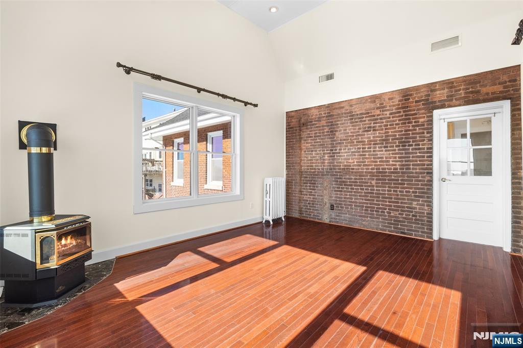 350 Mountain Road, Unit 2 Union City, NJ 07087 - Photo 3 of 11