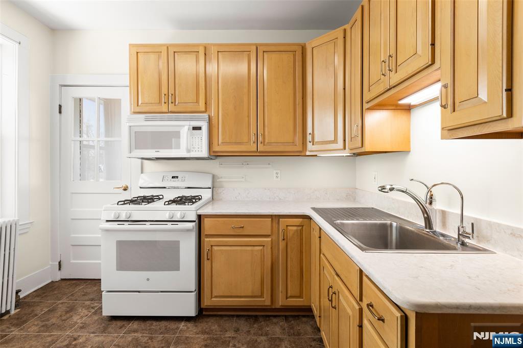 350 Mountain Road, Unit 2 Union City, NJ 07087 - Photo 7 of 11