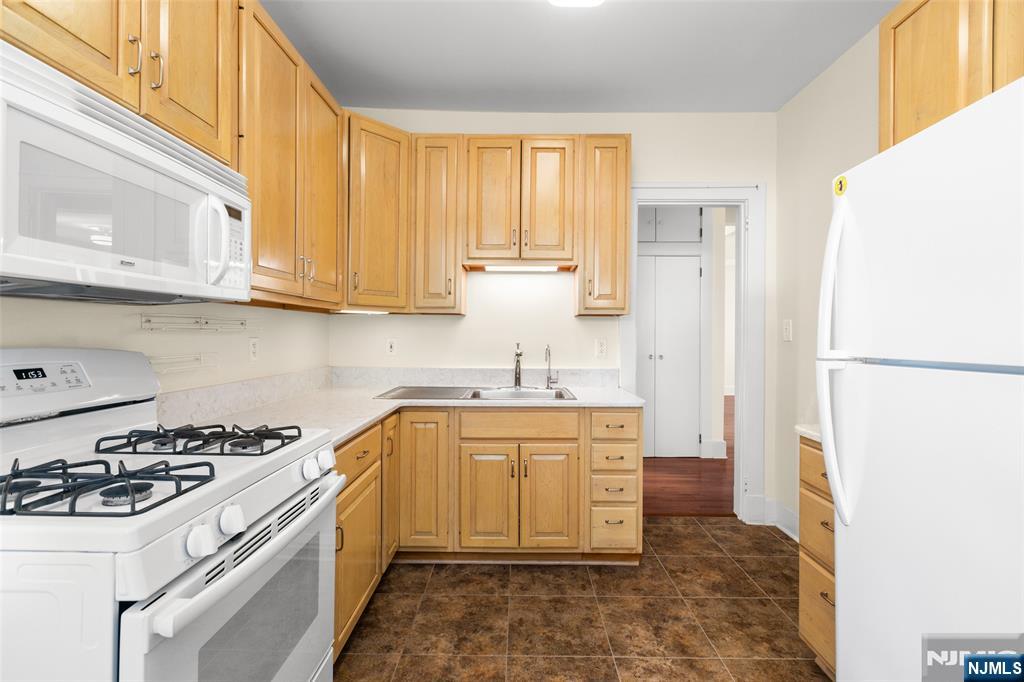 350 Mountain Road, Unit 2 Union City, NJ 07087 - Photo 8 of 11