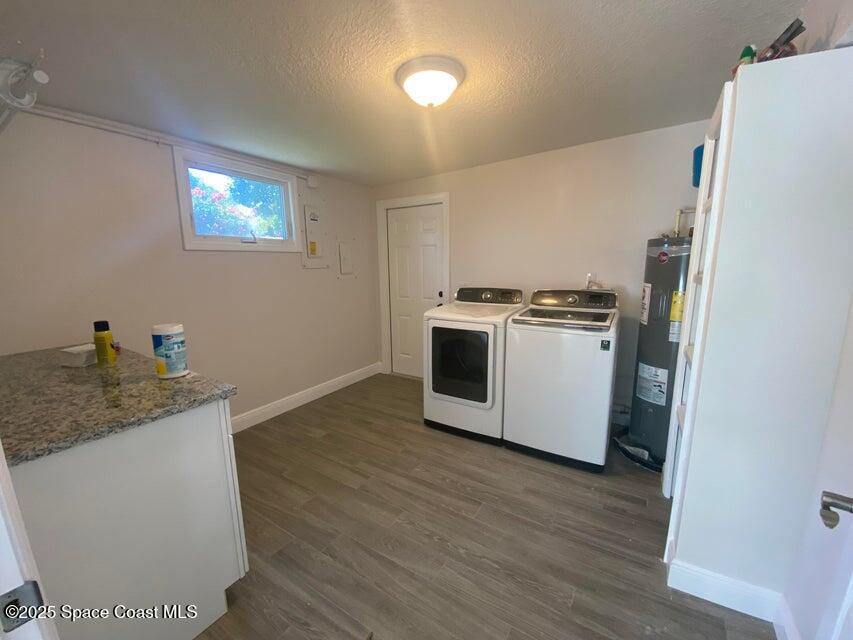 2801 Lorna Drive Melbourne, FL 32935 - Photo 20 of 25 a kitchen with a stove a sink and a refrigerator