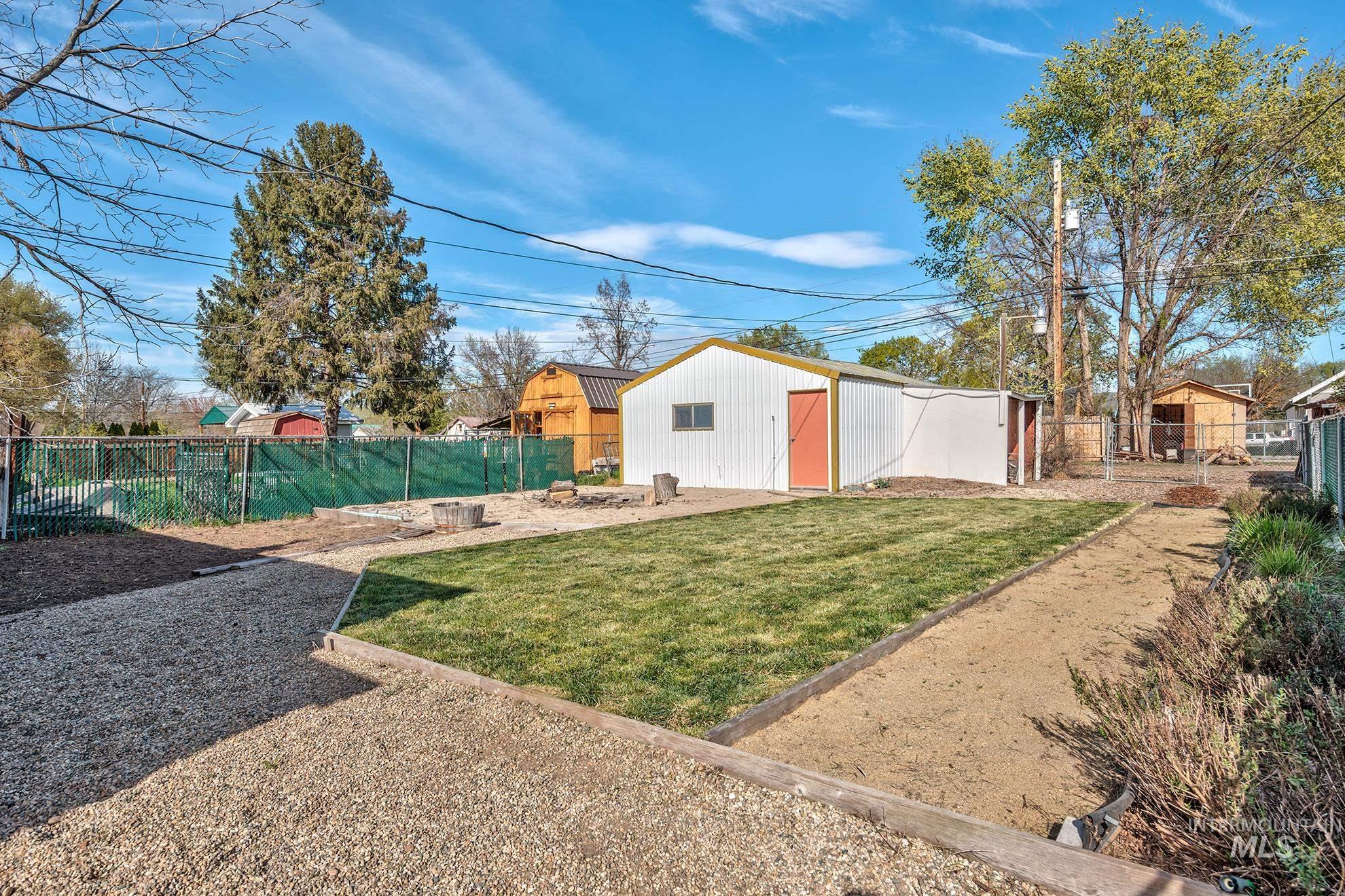 1016 West 5th Street Weiser, ID 83672 - Photo 26 of 36 View of yard featuring an outbuilding