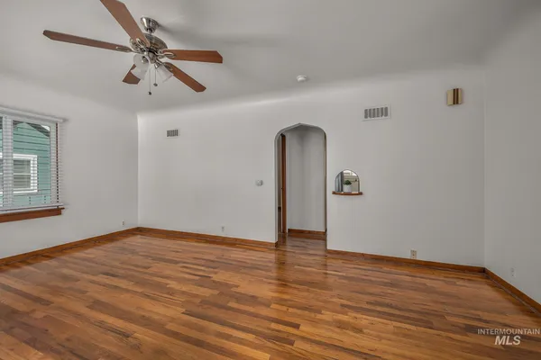 $325,000 | 1016 West 5th Street, Weiser, ID 83672