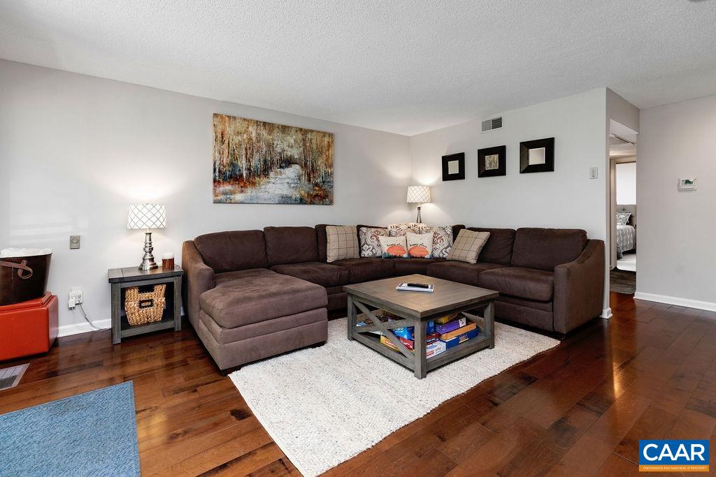 Lovely 3 bedroom, 3 bath condo all on one level