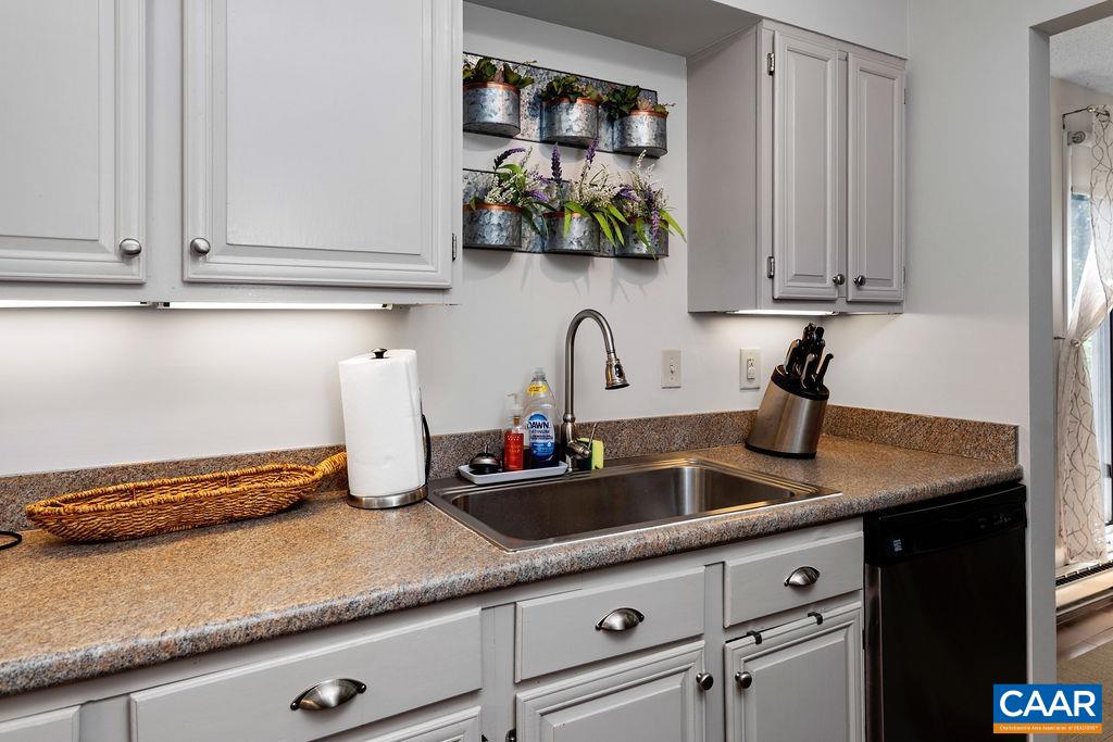 2046 Stone Ridge Roseland, VA 22967 - Photo 11 of 33 Gallery Image 11