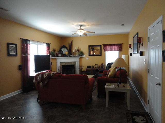 211 Rudolph Lane Hubert, NC 28539 - Photo 5 of 29 DSC00007
