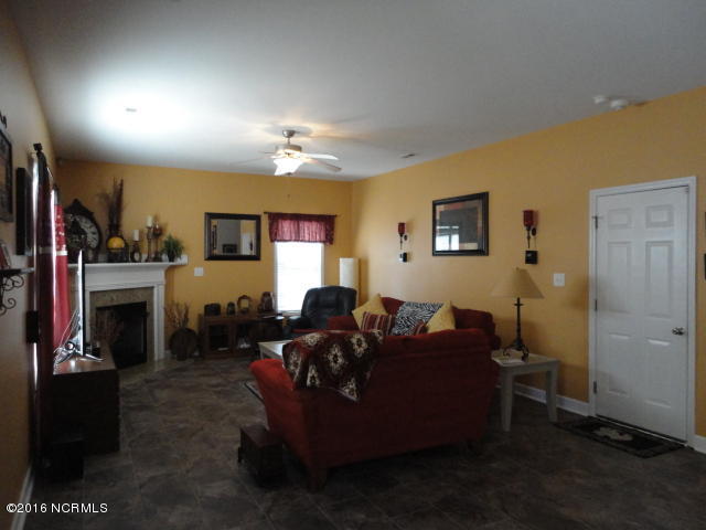 211 Rudolph Lane Hubert, NC 28539 - Photo 6 of 29 DSC00008