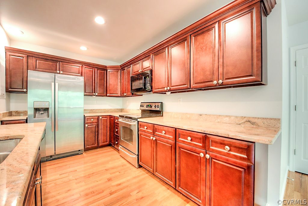 3213 Shadow Oaks Road Midlothian, VA 23112 - Photo 9 of 24 Kitchen with Stainless appliances