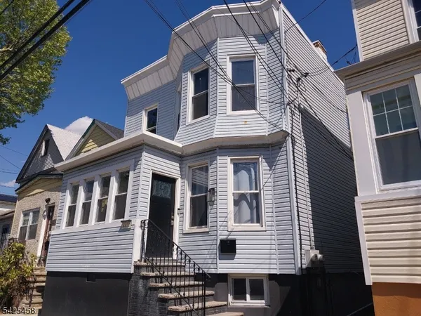 $2,975 | 4402 Liberty Avenue, Unit 2, North Bergen, NJ 07047