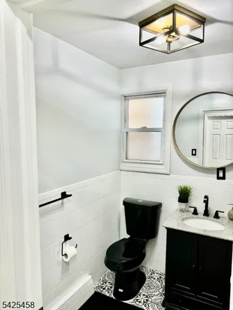 $2,975 | 4402 Liberty Avenue, Unit 2, North Bergen, NJ 07047
