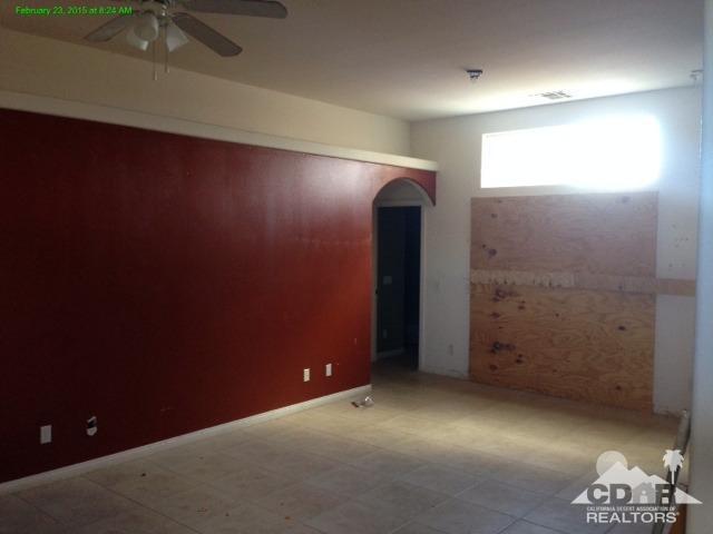66857 San Bruno Road Desert Hot Springs, CA 92240 - Photo 4 of 5 an empty room with windows