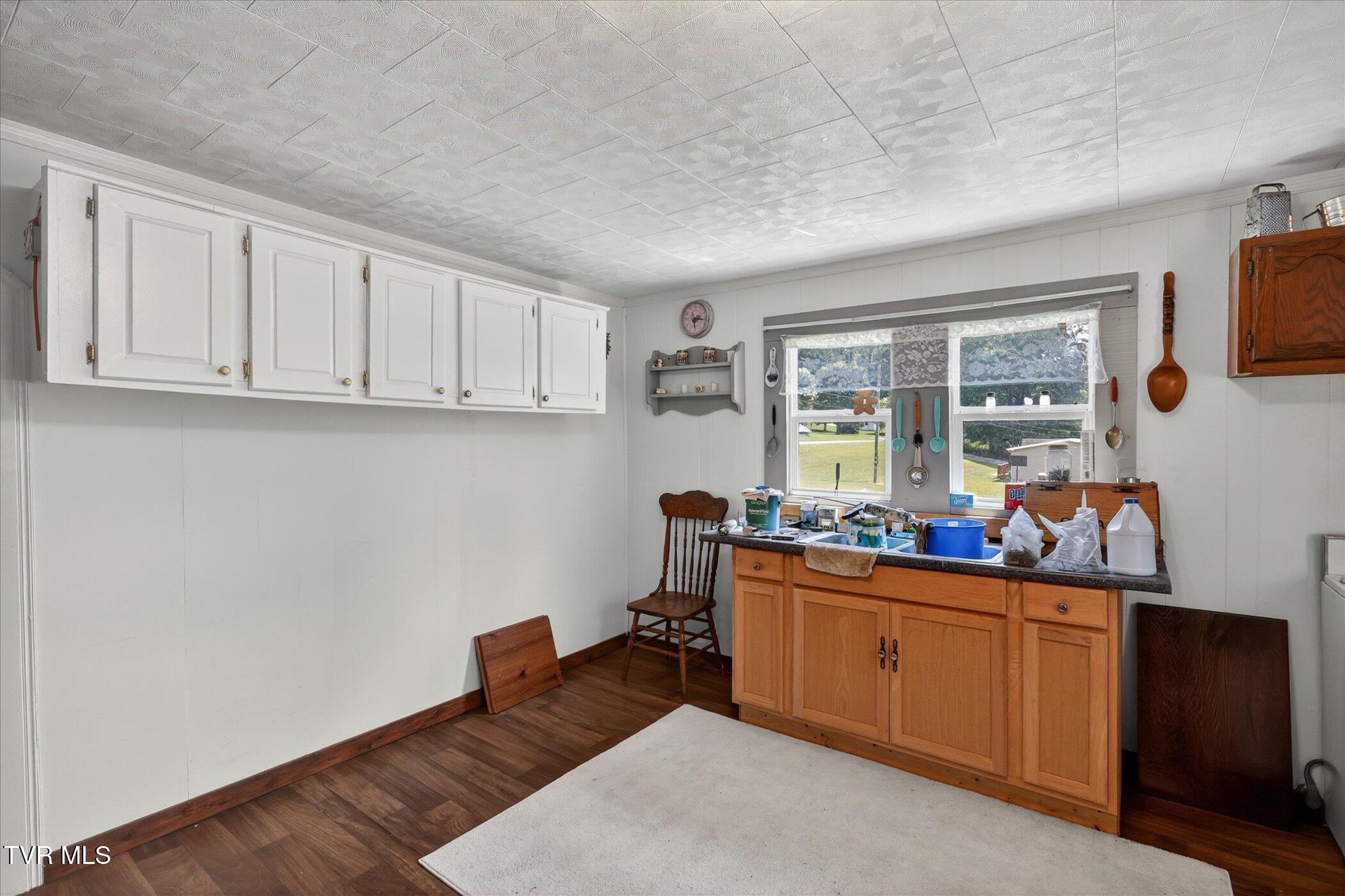 465 Mulberry Road Greeneville, TN 37745 - Photo 8 of 14 12-465-Mulberry-Rd-Greeneville-WindowSti
