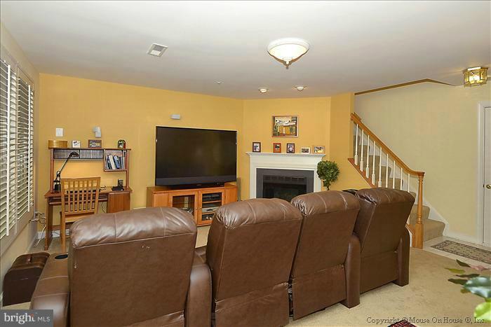 152 Rees Place Falls Church, VA 22046 - Photo 11 of 20 Family Room