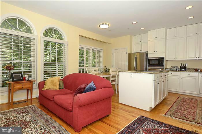 152 Rees Place Falls Church, VA 22046 - Photo 12 of 20 Living Room