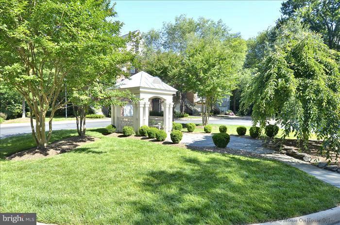 152 Rees Place Falls Church, VA 22046 - Photo 7 of 20 Community