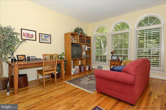 152 Rees Place Falls Church, VA 22046 - Photo 8 of 20 Family Room