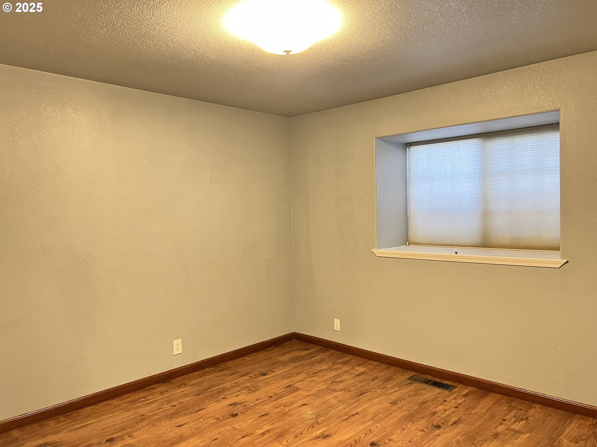790 West Division Avenue Hermiston, OR 97838 - Photo 11 of 26 a view of an empty room
