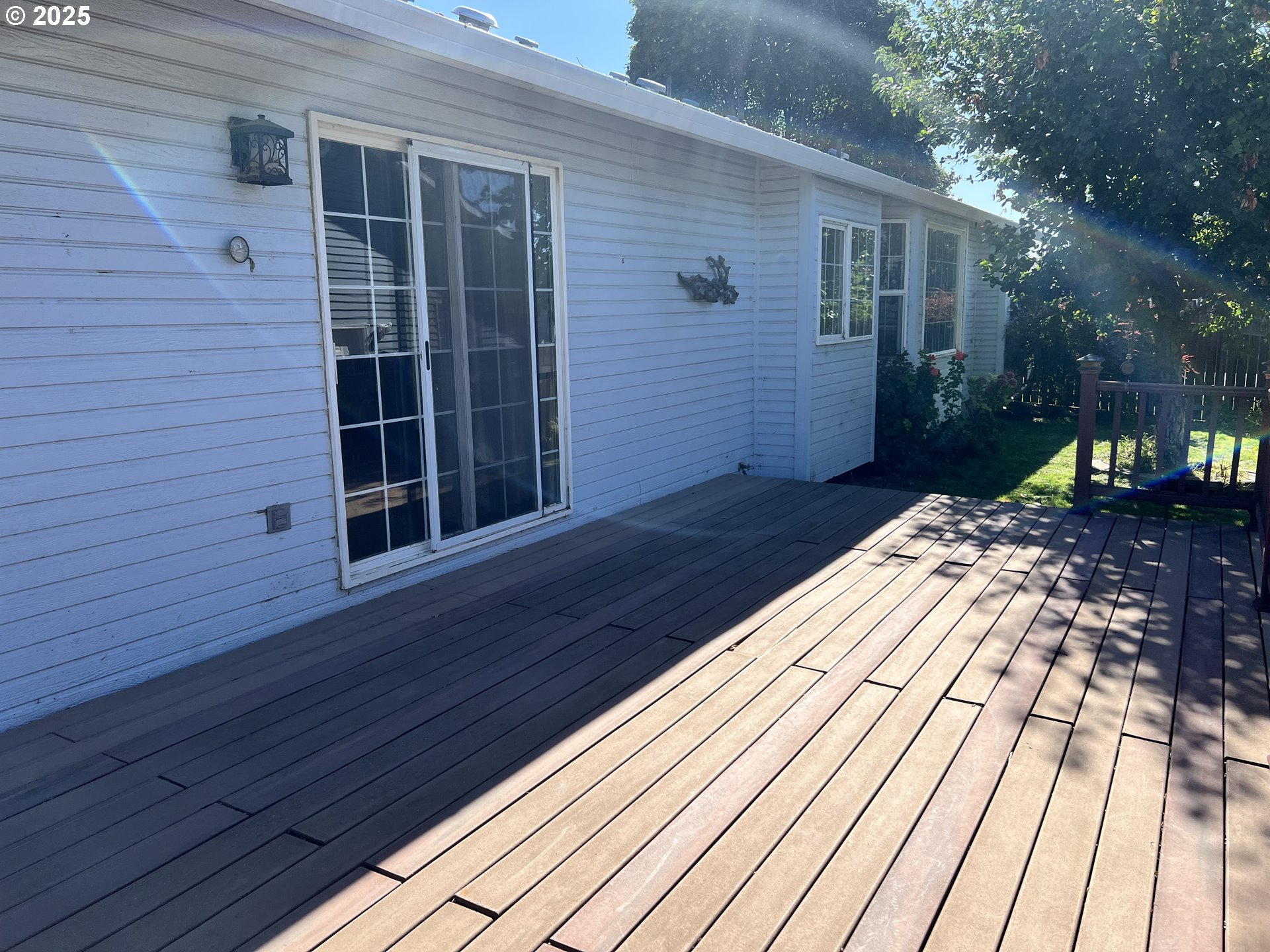 790 West Division Avenue Hermiston, OR 97838 - Photo 20 of 26 a view of backyard with wooden floor and fence