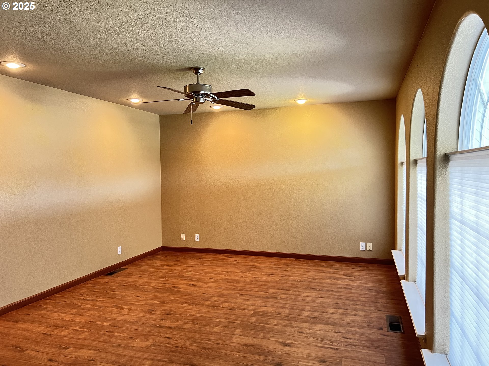 790 West Division Avenue Hermiston, OR 97838 - Photo 4 of 26 wooden floor in an empty room