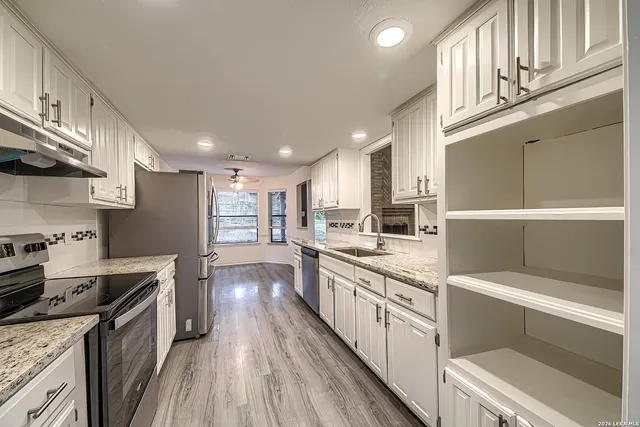 $2,700 | 8931 Shady Leaf, San Antonio, TX 78254