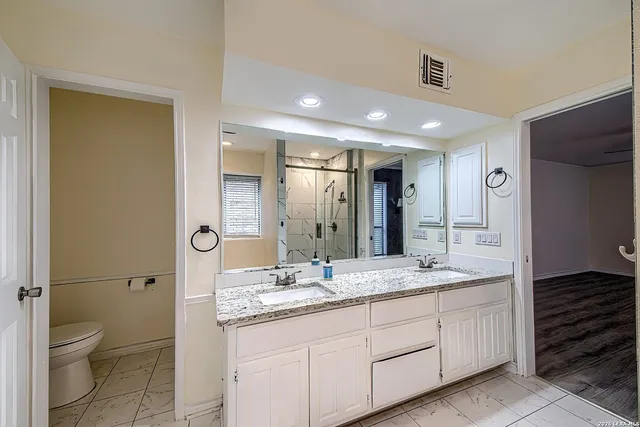 $2,700 | 8931 Shady Leaf, San Antonio, TX 78254