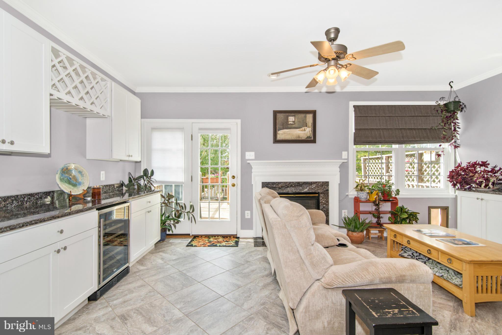 1830 Country Run Way Frederick, MD 21702 - Photo 14 of 30 Family Room with Granite Bar and walk out to deck