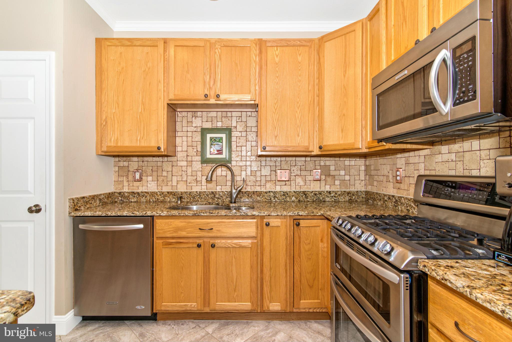 1830 Country Run Way Frederick, MD 21702 - Photo 10 of 30 Tile Backsplash in Kitchen