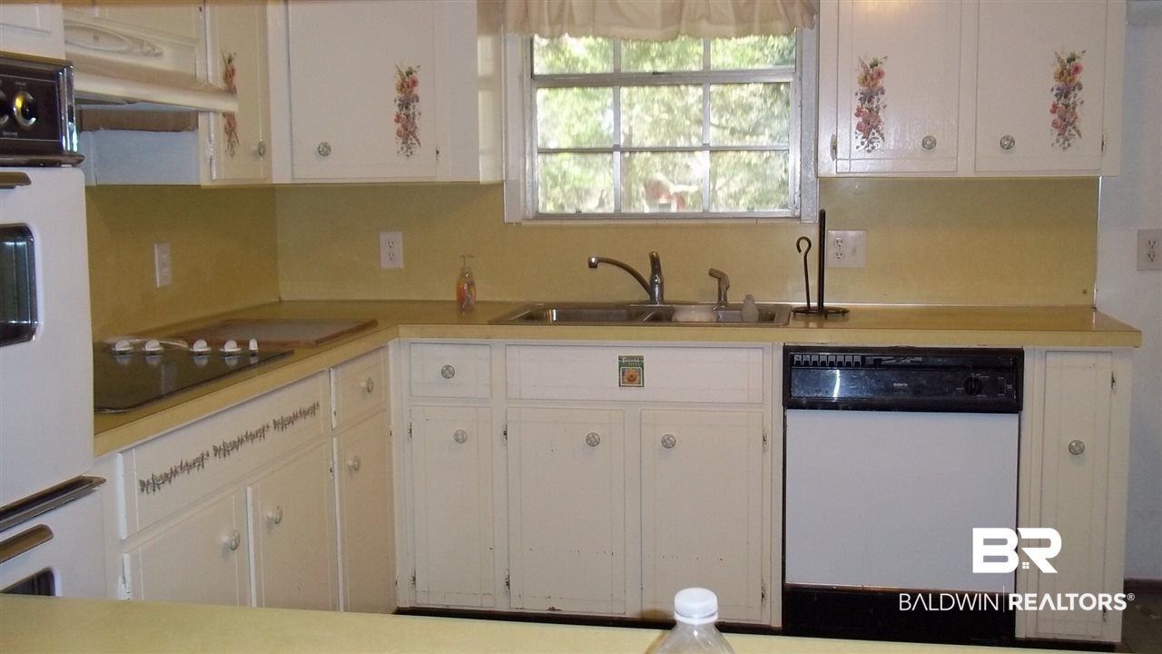9530 Soldier Creek Road Lillian, AL 36549 - Photo 5 of 11 Kitchen