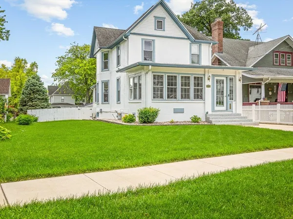 $170,000 | 1239 West Lincoln Boulevard, Freeport, IL 61032