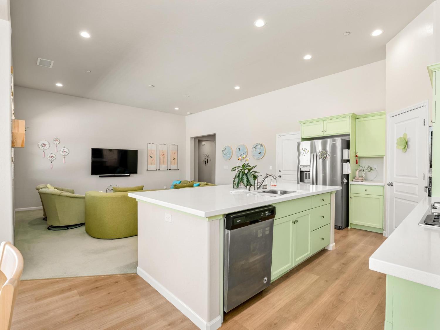 1012 Las Rosas Avenue Clovis, CA 93619 - Photo 12 of 36 a living room with furniture and a flat screen tv