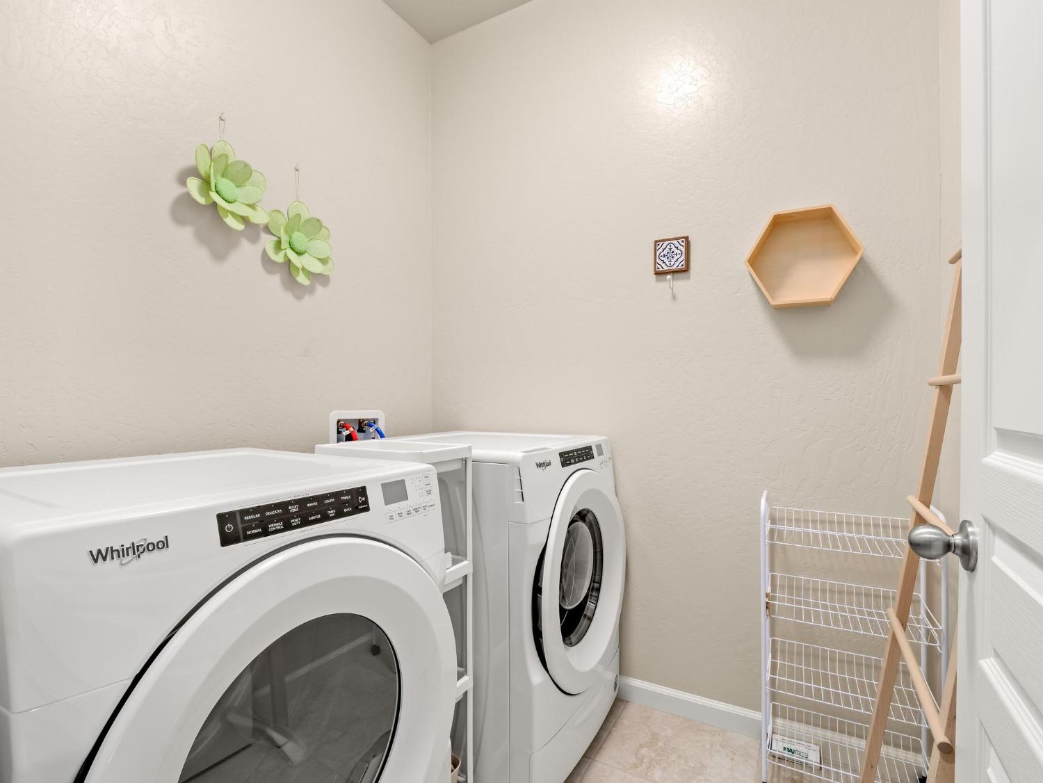 1012 Las Rosas Avenue Clovis, CA 93619 - Photo 21 of 36 a utility room with dryer and washer