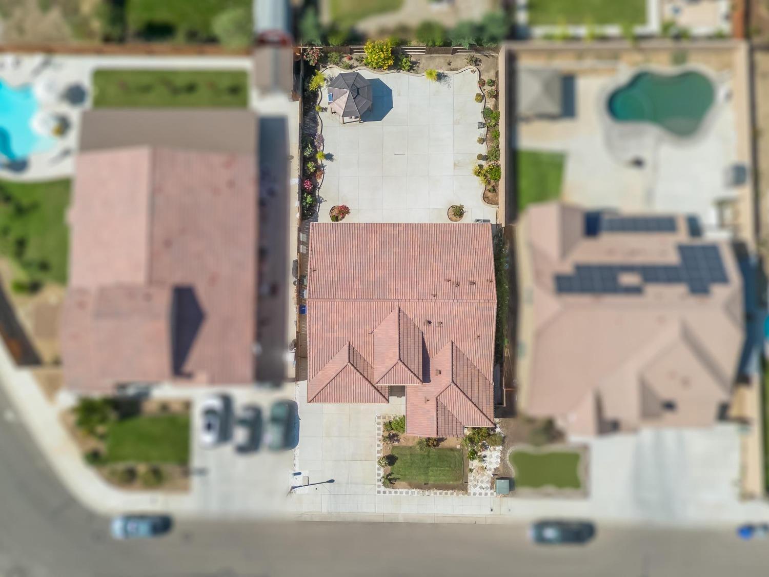 1012 Las Rosas Avenue Clovis, CA 93619 - Photo 32 of 36 a picture of a bathroom