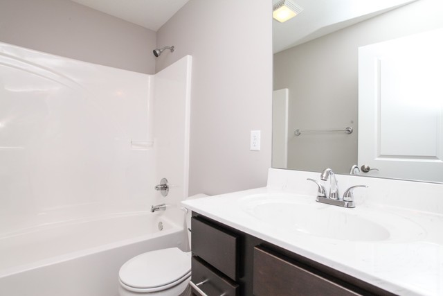 35 Winding Way Bloomington, IL 61705 - Photo 14 of 16 a bathroom with a sink a toilet and a bathtub