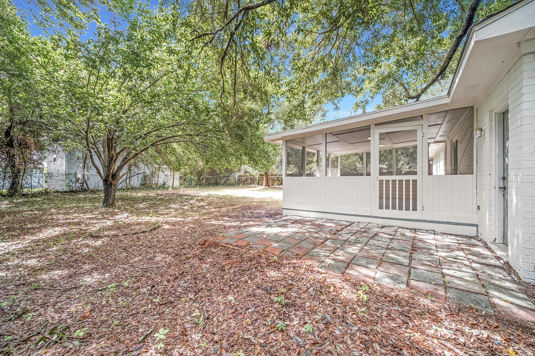 1139 Wyndham Road Charleston, SC 29412 - Photo 22 of 28 screened in porch