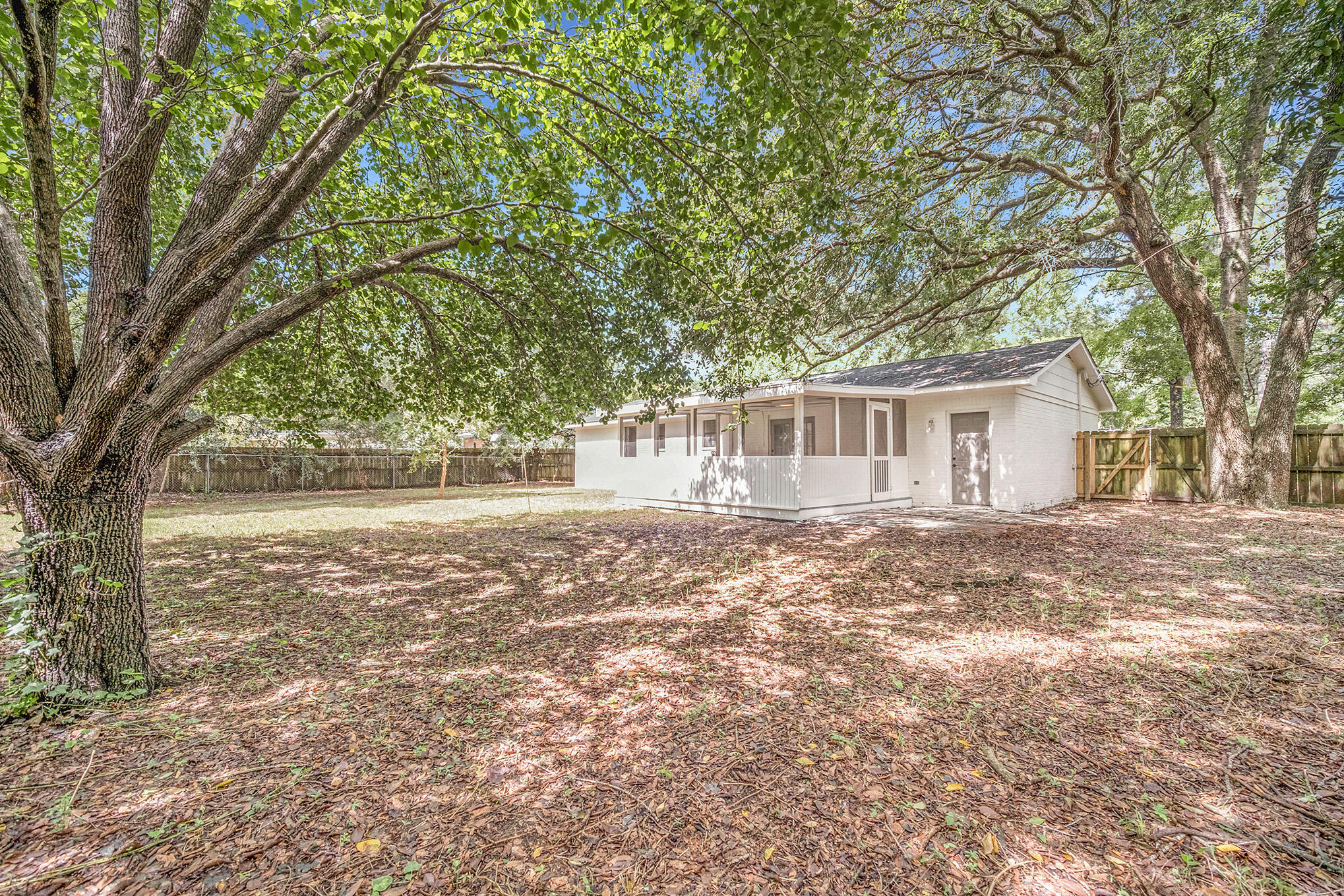 1139 Wyndham Road Charleston, SC 29412 - Photo 23 of 28 backyard