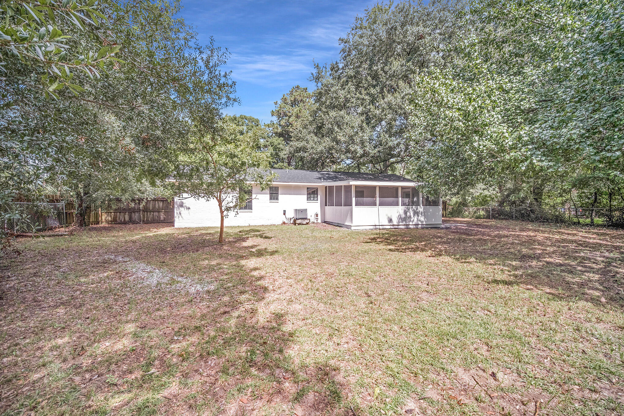 1139 Wyndham Road Charleston, SC 29412 - Photo 24 of 28 backyard