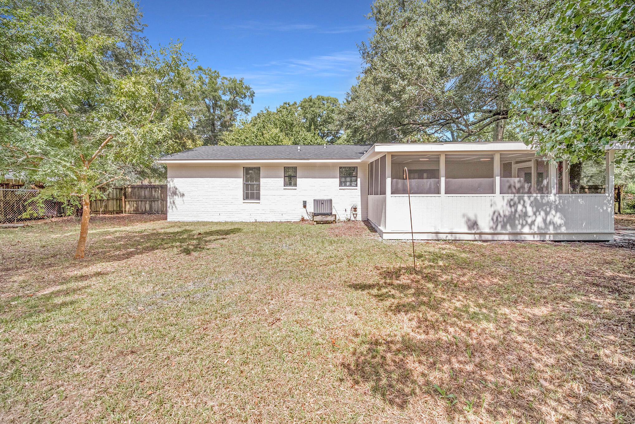 1139 Wyndham Road Charleston, SC 29412 - Photo 25 of 28 backyard