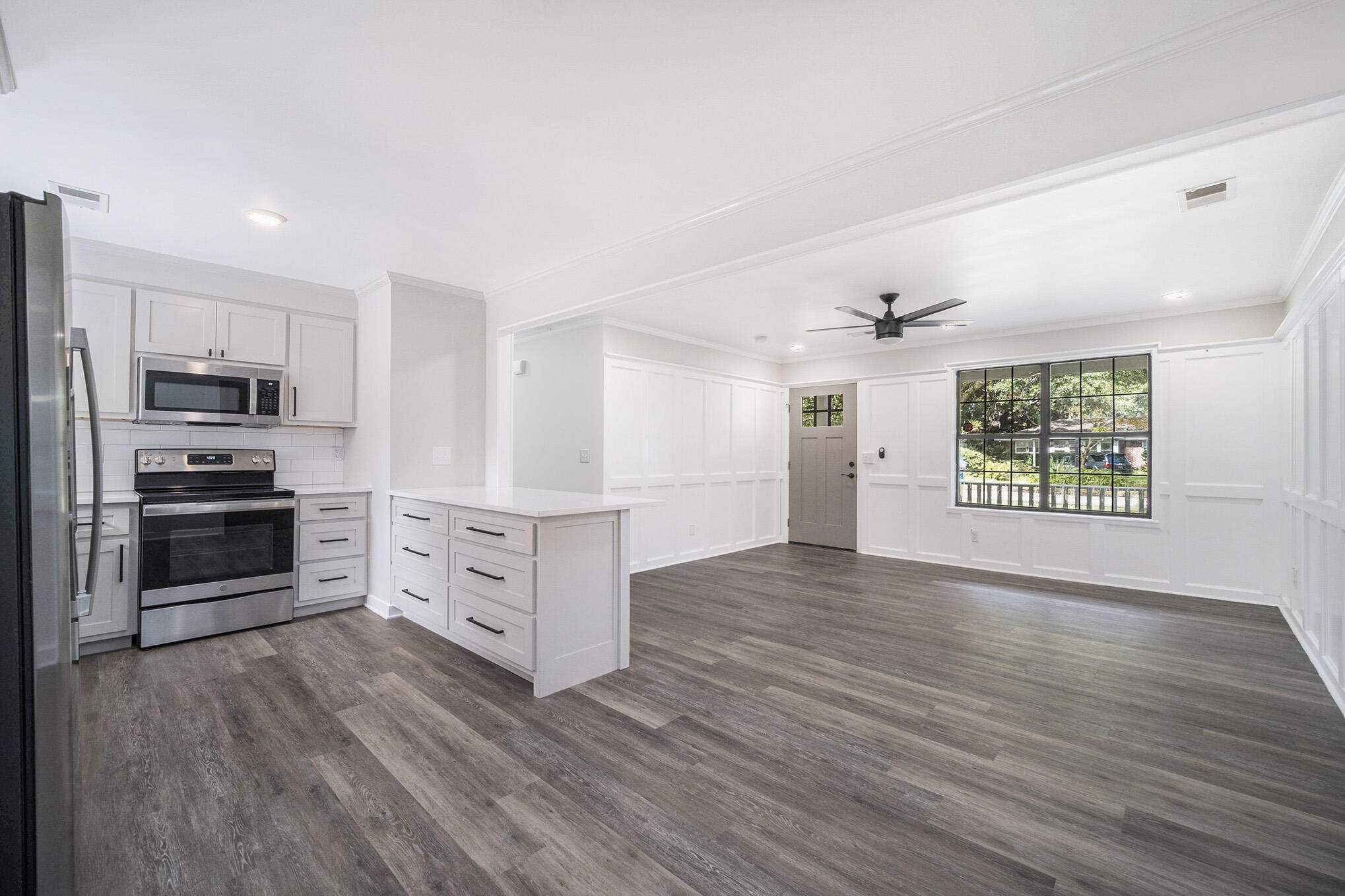1139 Wyndham Road Charleston, SC 29412 - Photo 5 of 28 living/dining