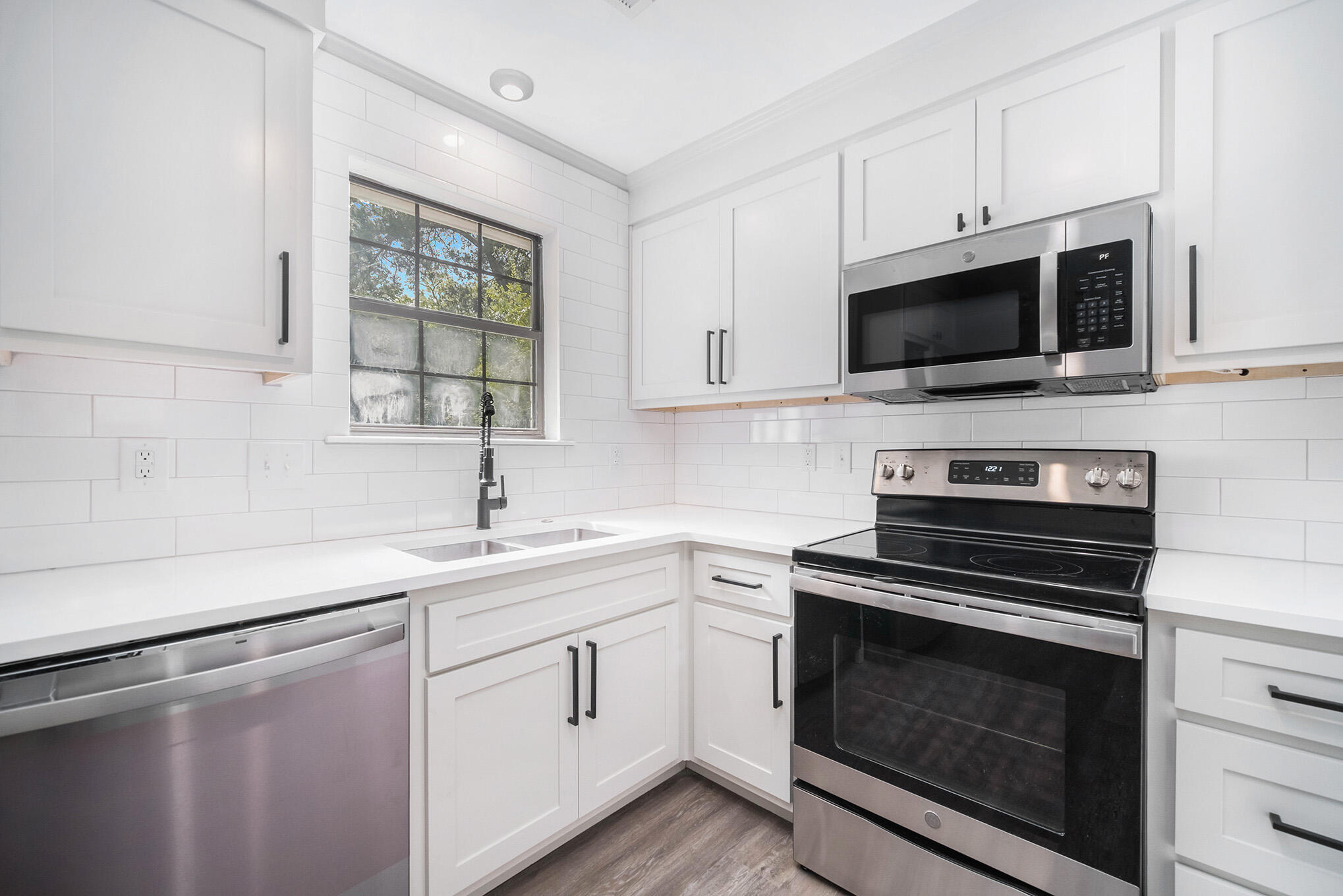 1139 Wyndham Road Charleston, SC 29412 - Photo 7 of 28 kitchen