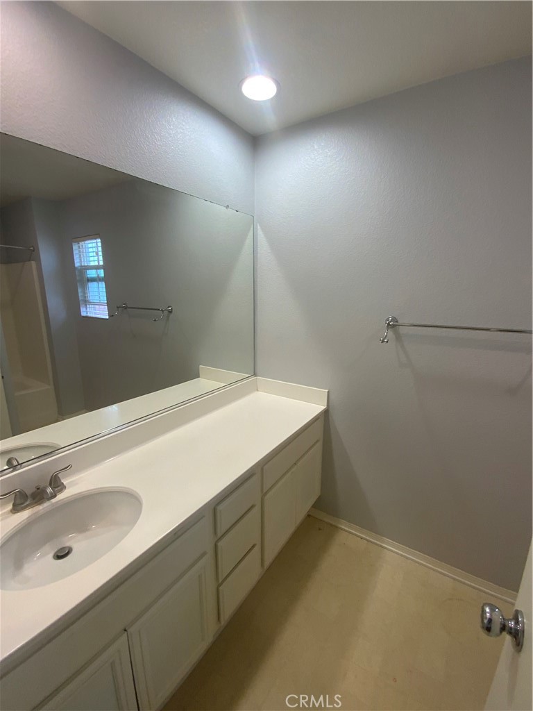 914 Sparrow Way Perris, CA 92571 - Photo 15 of 23 a bathroom with a sink and a mirror