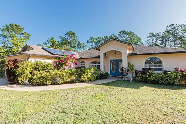 $5,900 | 590 6th Street Northeast, Naples, FL 34120