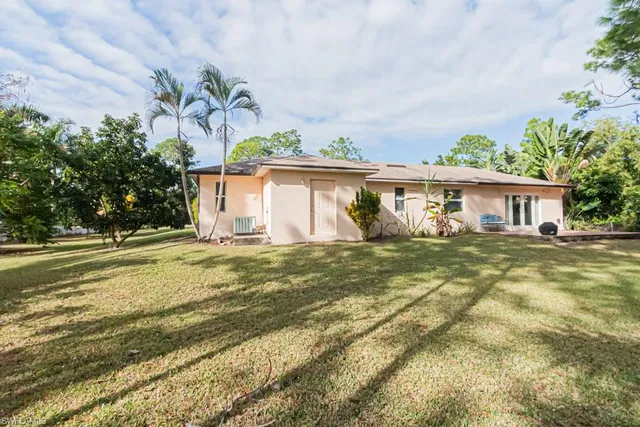 $5,900 | 590 6th Street Northeast, Naples, FL 34120