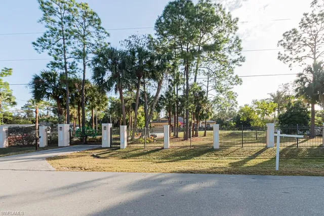 $5,900 | 590 6th Street Northeast, Naples, FL 34120