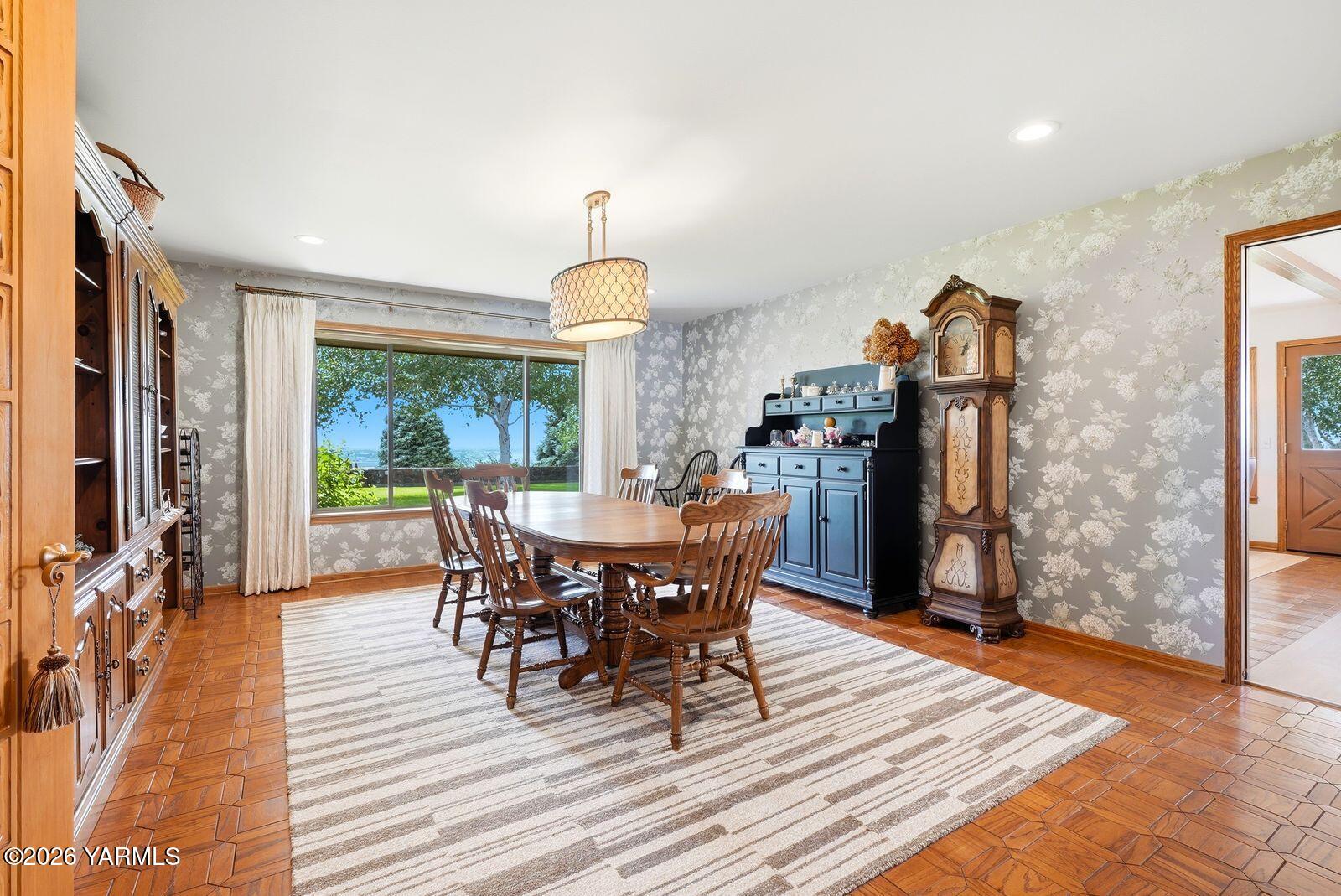 170732 Olsen Road Grandview, WA 98930 - Photo 16 of 58 15 Dining Room