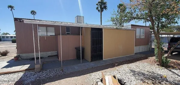 a view of entryway of house