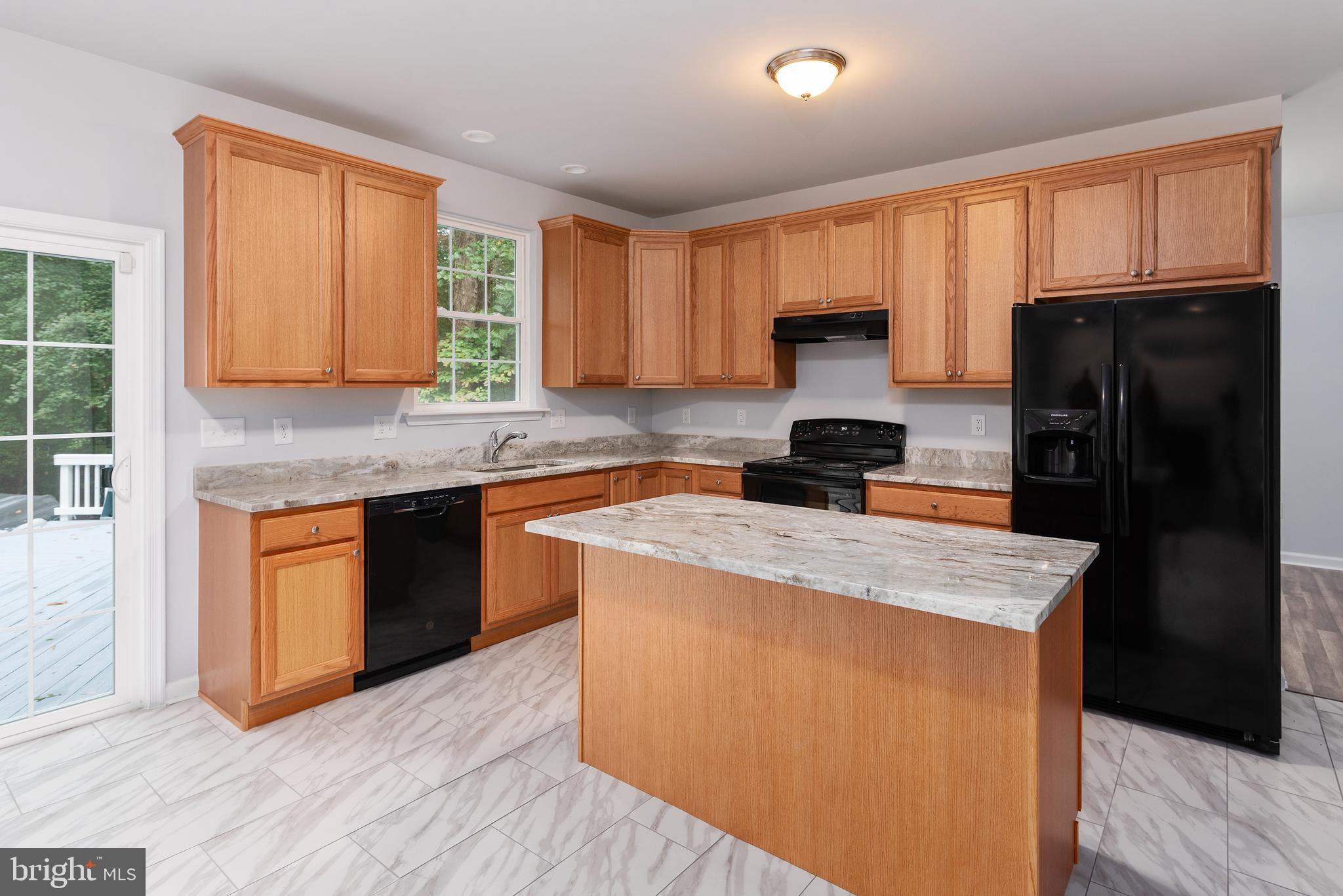 8261 Old Mill Road Pasadena, MD 21122 - Photo 10 of 40