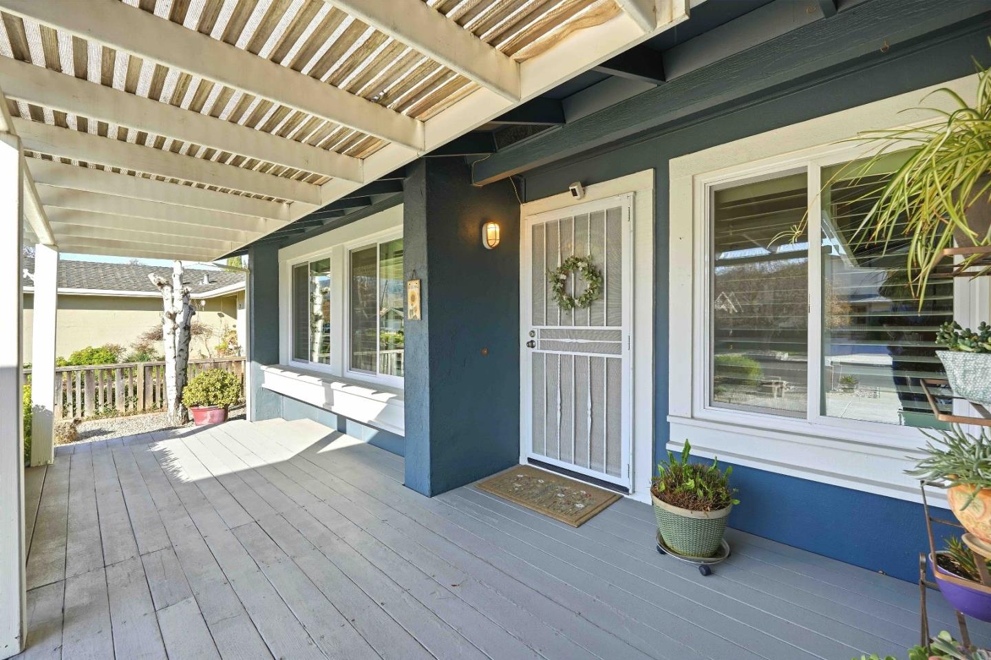 925 Blake Court Gilroy, CA 95020 - Photo 4 of 30 a porch with seating space